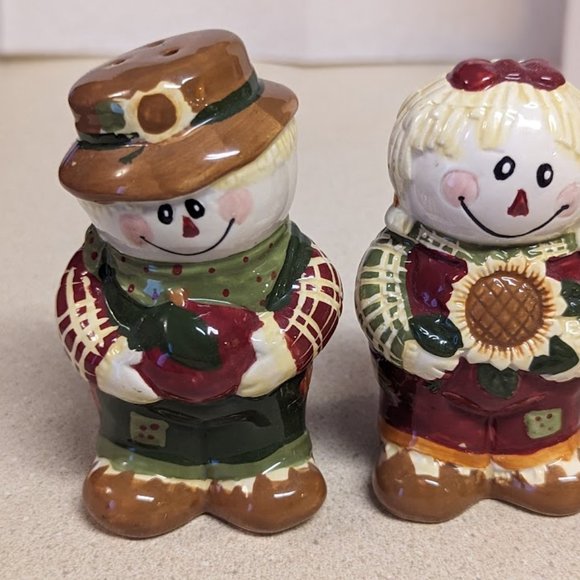 Scarecrow couple salt and pepper shakers - Picture 10 of 10